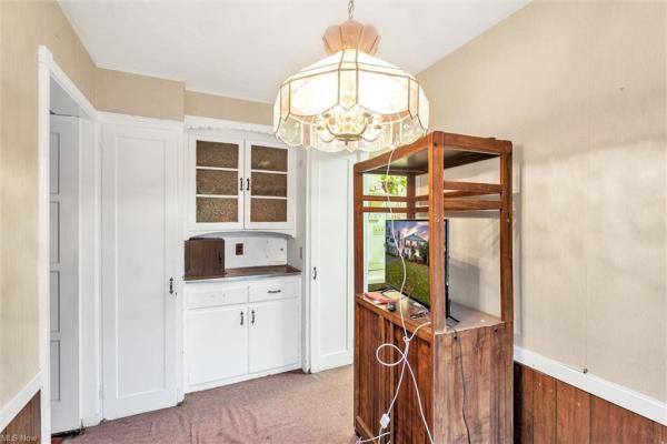 Hallway with white cabinetry  in Cleveland, Ohio house for sale, listed by Will Davis, Ohio probate specialist and realtor